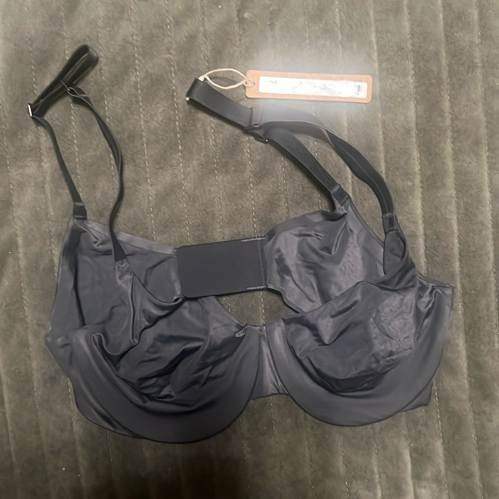 Smoothing intimates 
FULL COVERAGE BRA